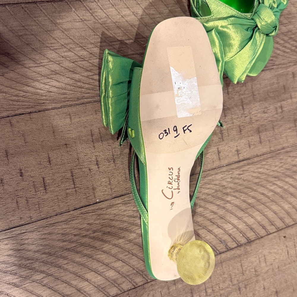 Circus by Sam Edelman Vibrant Green Bow Sandals - Picture 6 of 6
